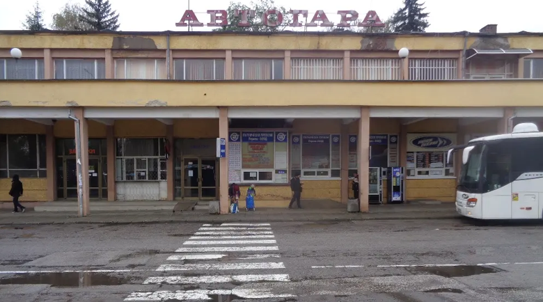 Кметът Станислав Владимиров обещал да запази автогарата в Перник
