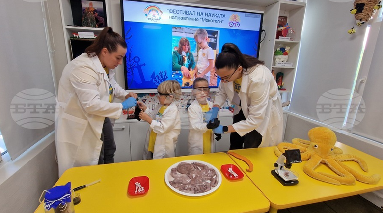 Зам.-министър откри STEM кабинет в Детска градина „Радост“ в Перник