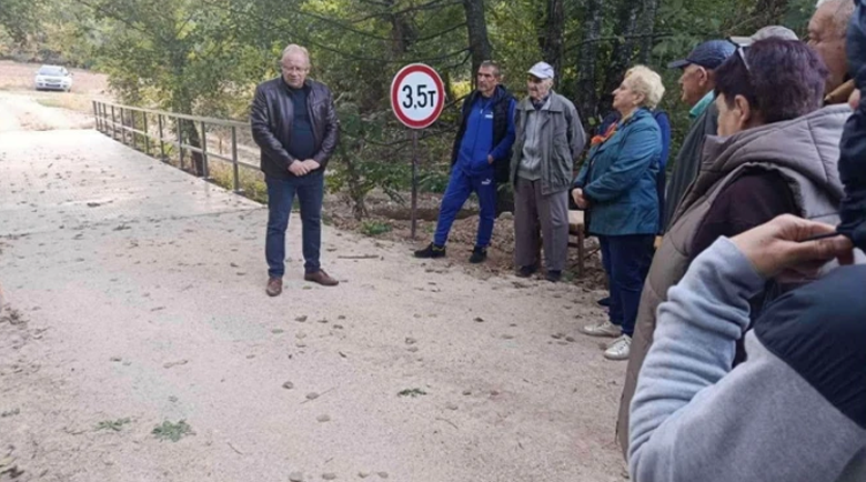Нов мост откри кметът на Земен Михаил Златанов във Враня стена